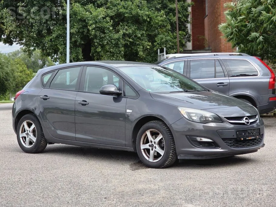 Opel Astra 2013 photo 4