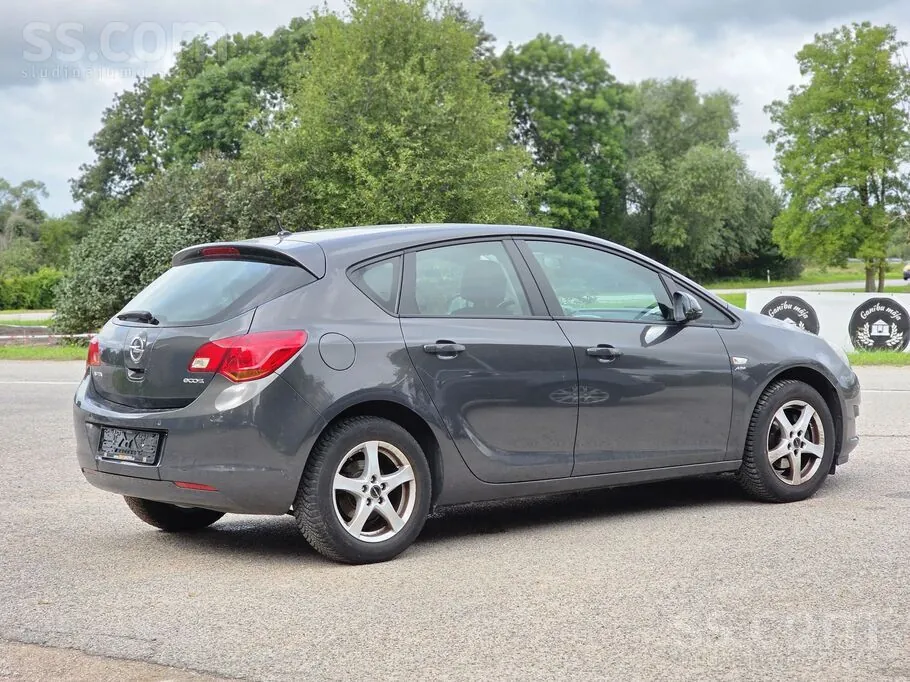 Opel Astra 2013 photo 5