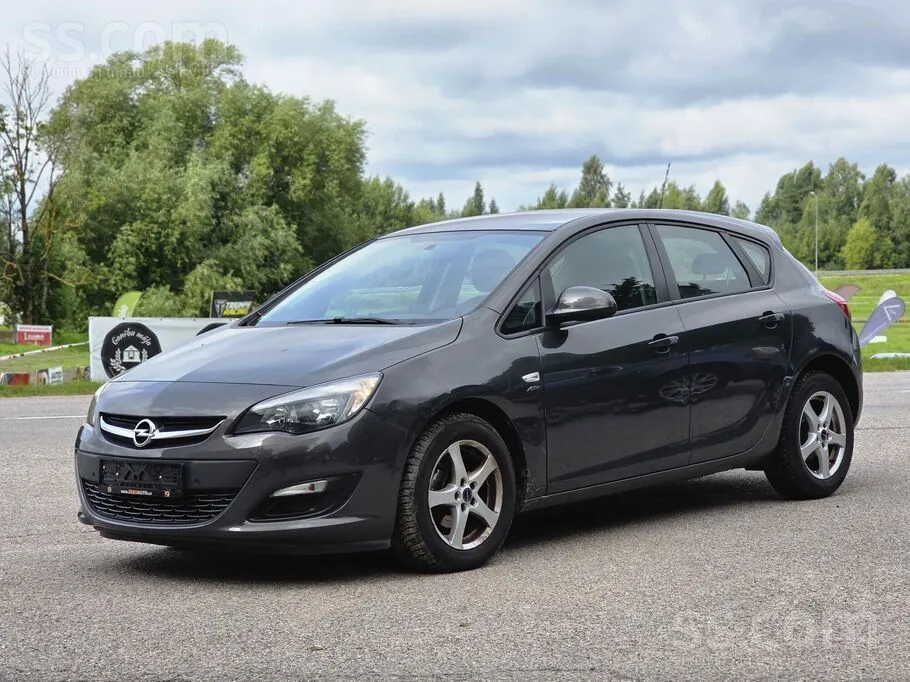 Opel Astra 2013 photo 2