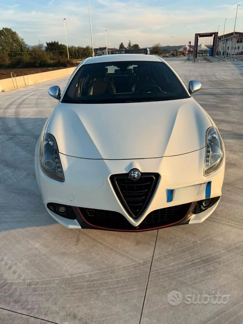 Alfa Romeo Giulietta 2011 photo 3