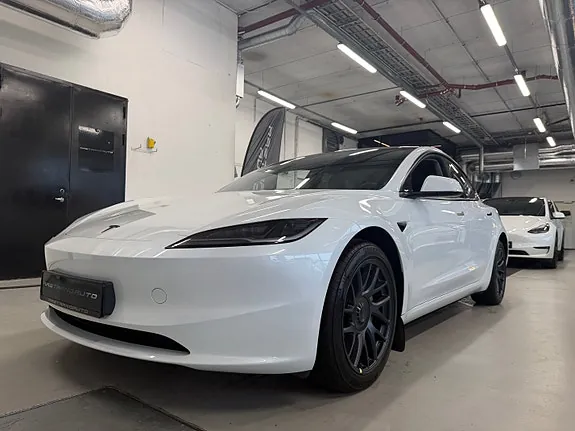 Tesla Model 3 2025 photo 4