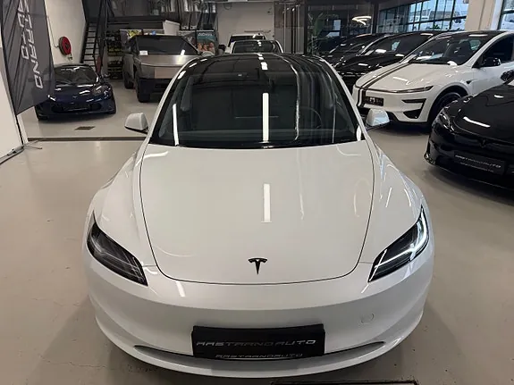 Tesla Model 3 2025 photo 3