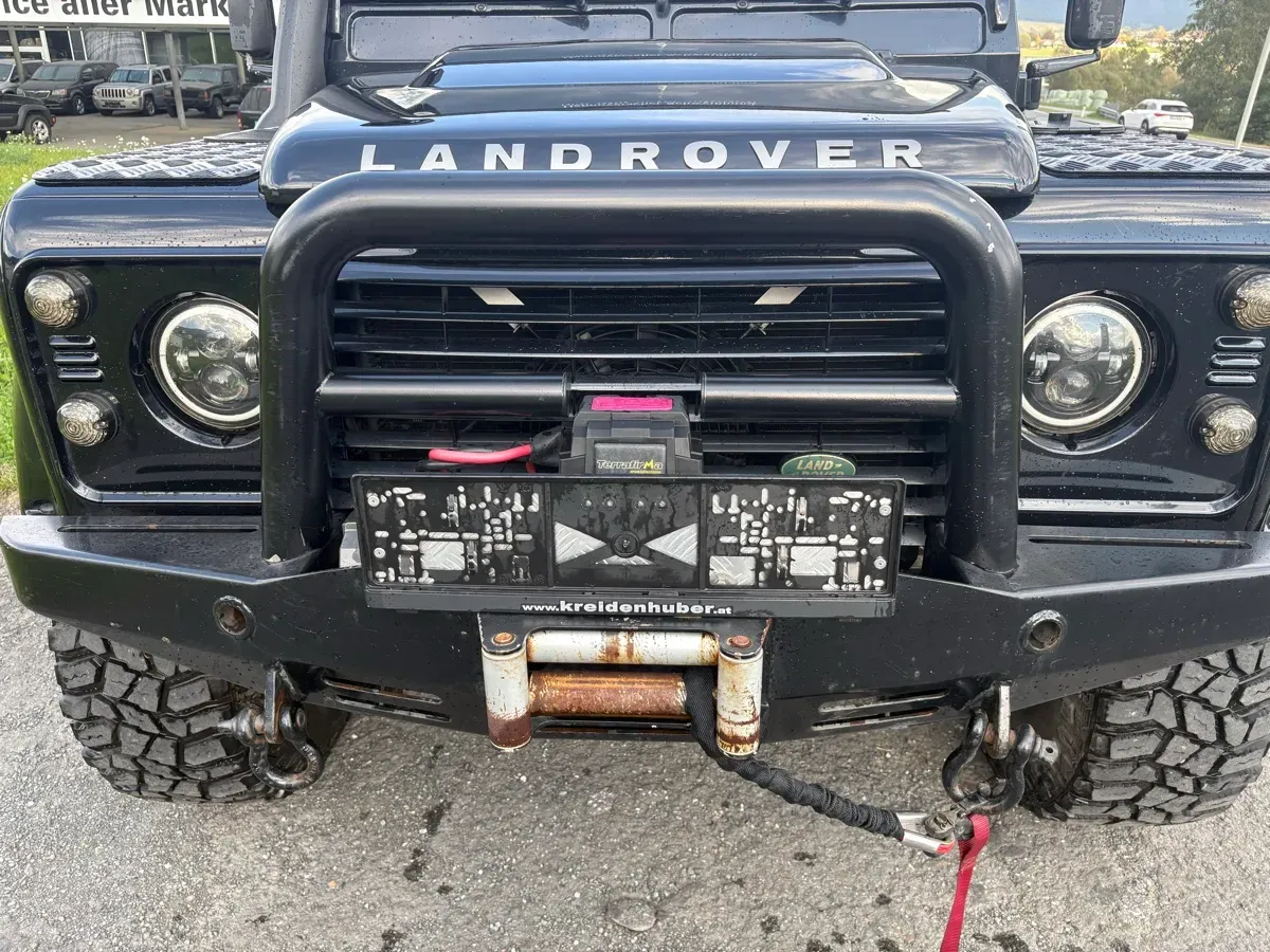 Land Rover Defender 2011 photo 2
