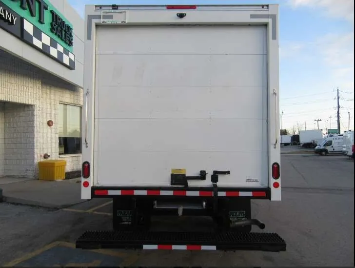 GMC Savana 2023 photo 4