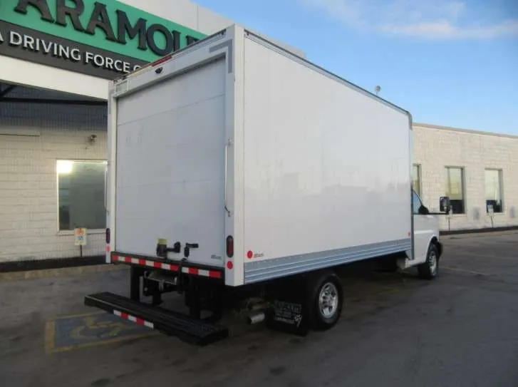 GMC Savana 2023 photo 3