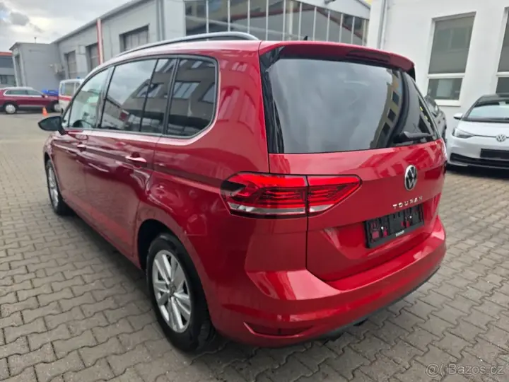 Volkswagen Touran 2023 photo 3