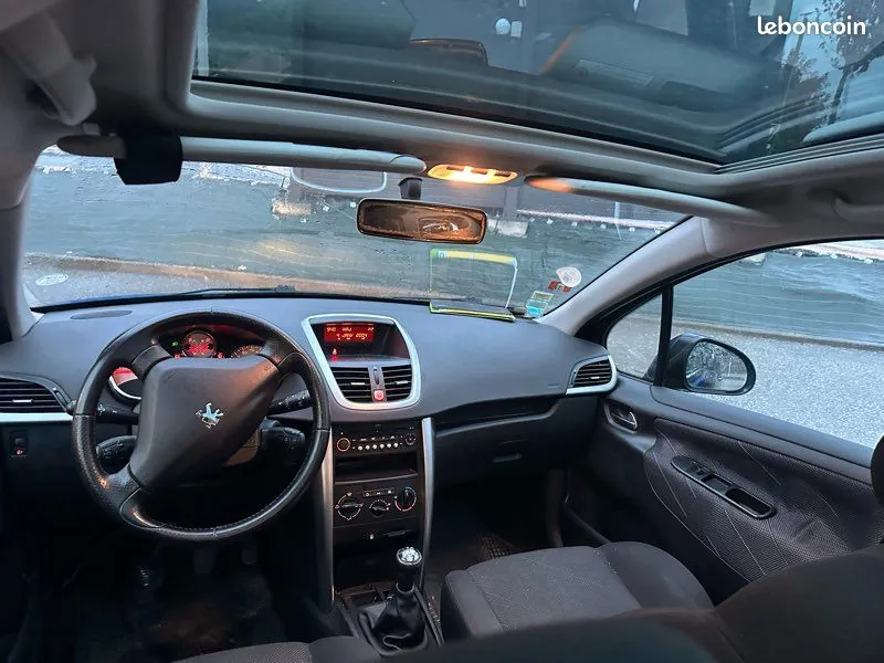 Peugeot 207 2008 photo 3