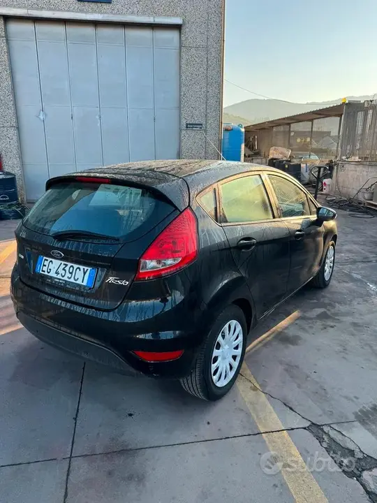 Ford Fiesta 2011 photo 3