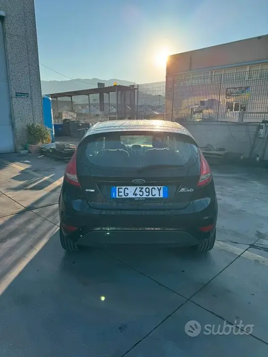 Ford Fiesta 2011 photo 4