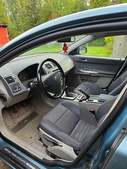 Volvo S40 2010 photo 3