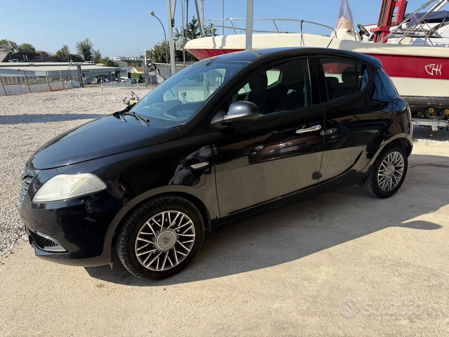 Lancia Ypsilon 2013 photo 2