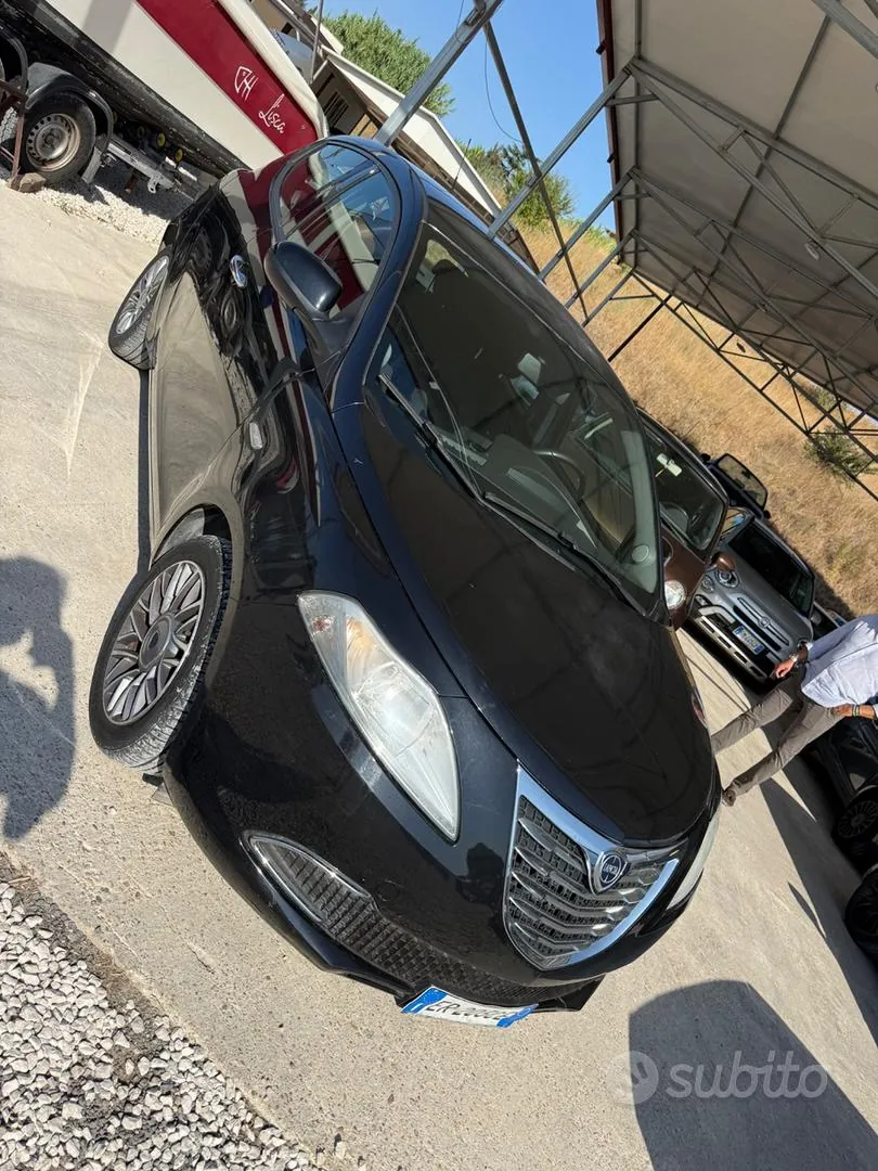 Lancia Ypsilon