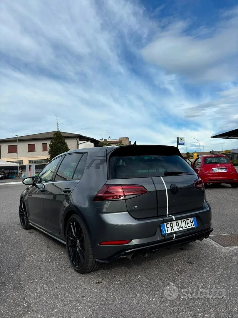 Volkswagen Golf R 2018 photo 2