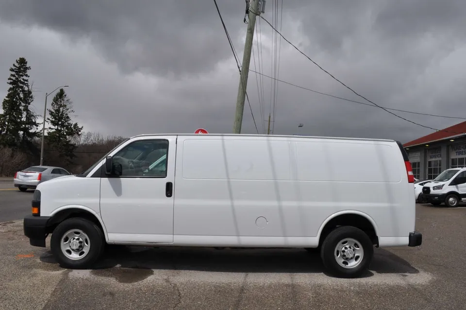 GMC Savana 2020 photo 3