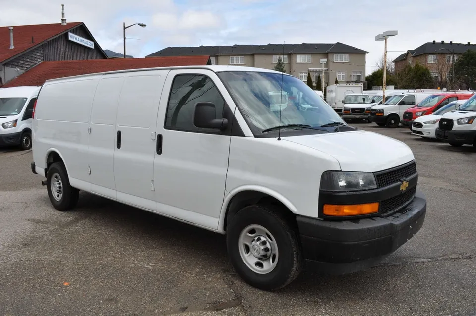 GMC Savana 2020 photo 2
