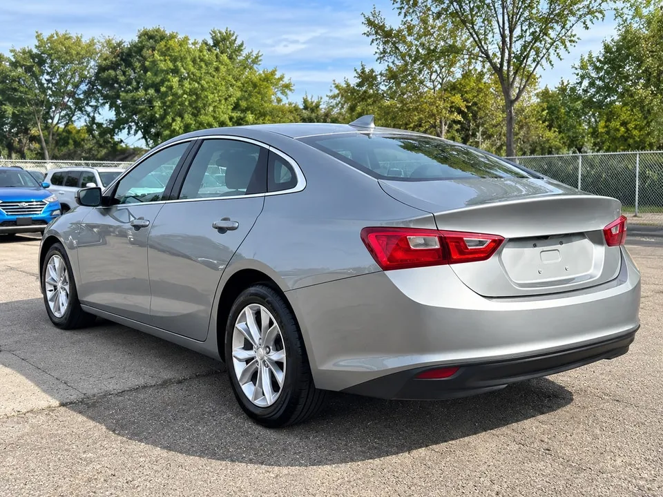 Chevrolet Malibu 2023 photo 2