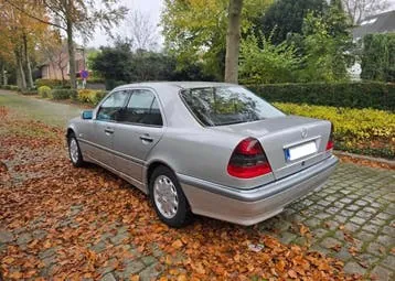 Mercedes-Benz C180