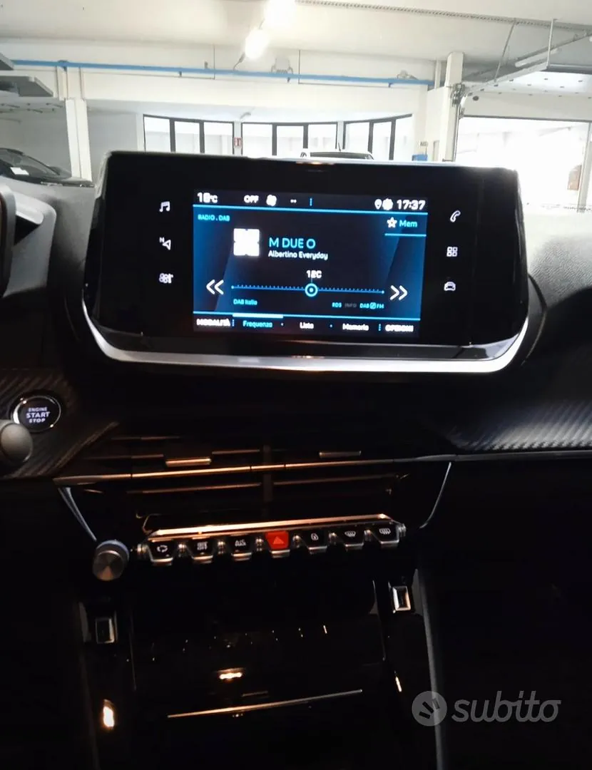 Peugeot 208 2022 photo 3