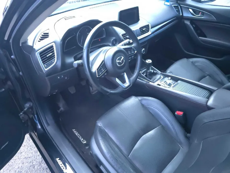Mazda 3 2017 photo 2