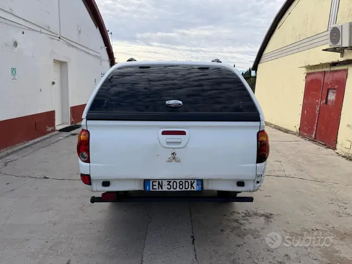 Mitsubishi L200 2012 photo 5
