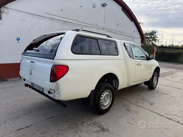 Mitsubishi L200 2012 photo 4