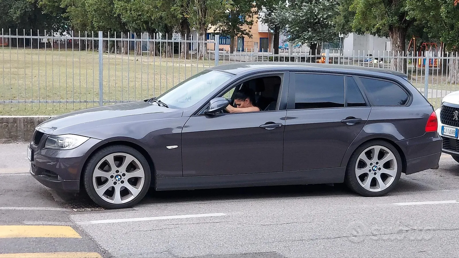 BMW E91 2005 photo 2