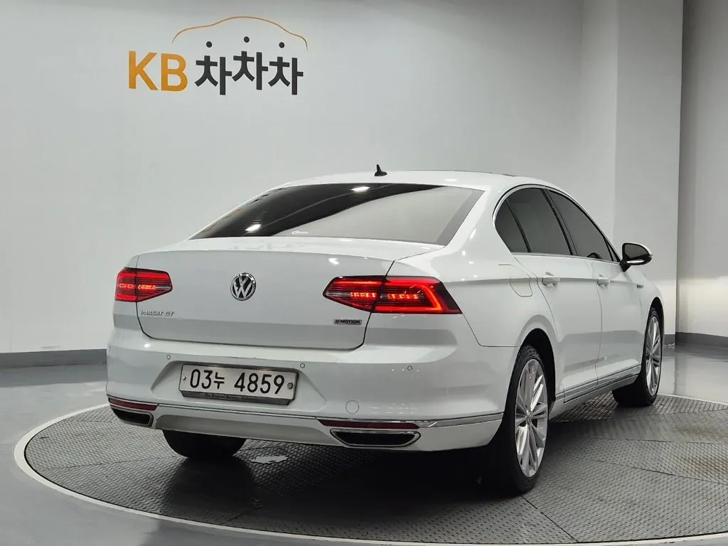 Volkswagen Passat 2018 photo 3