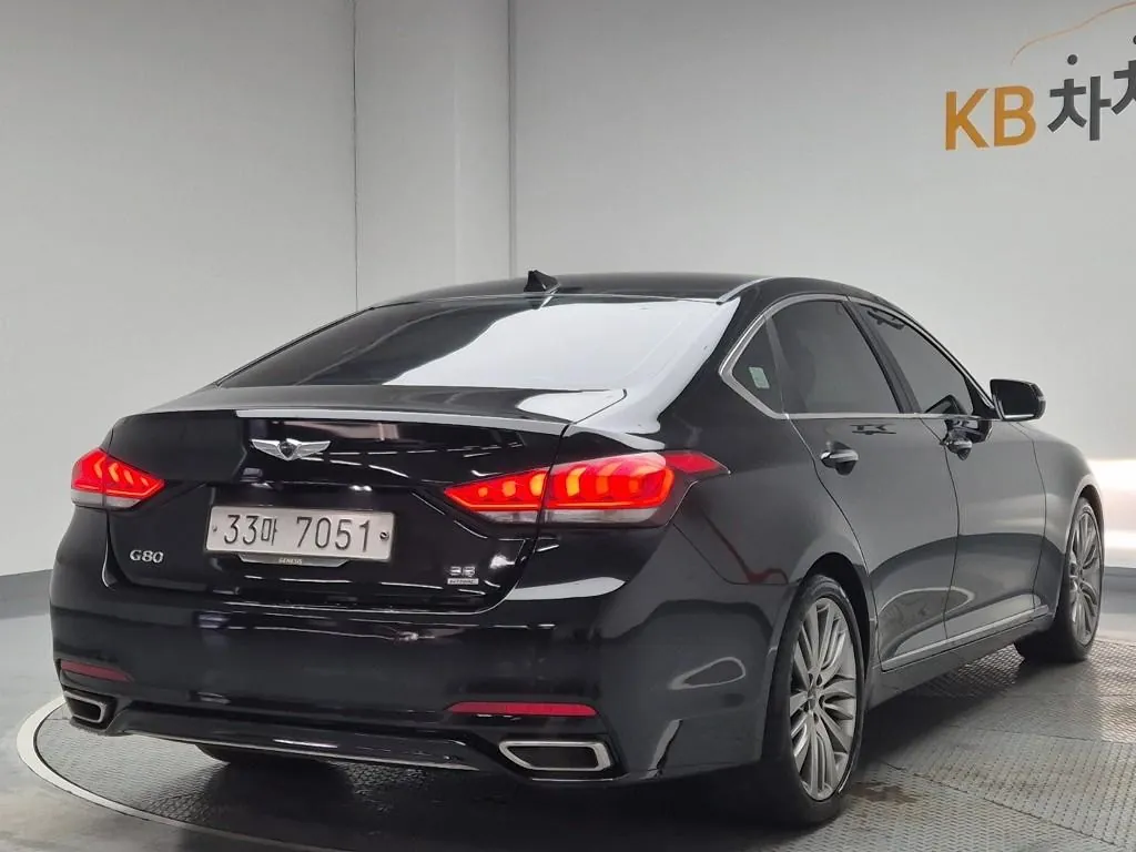 Genesis G80 2017 photo 3