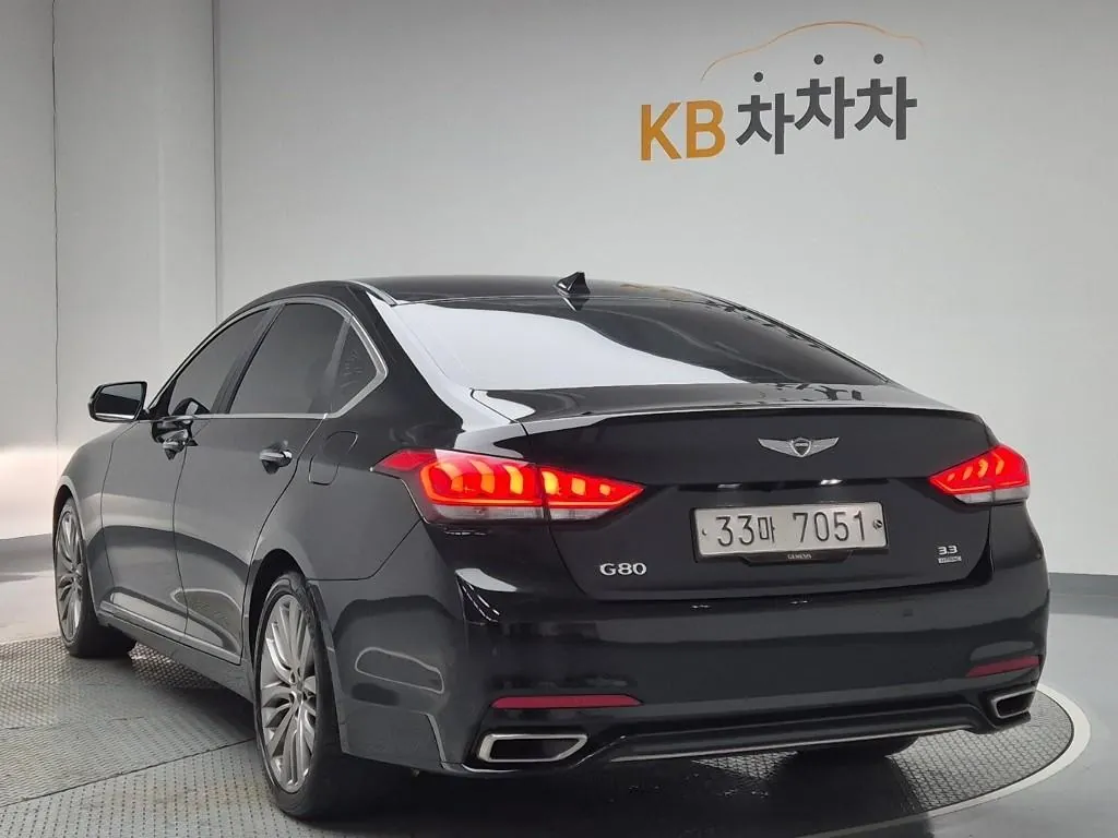 Genesis G80 2017 photo 2