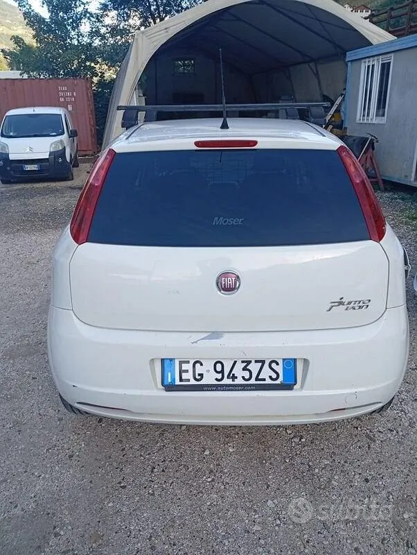 Fiat Grande Punto 2010 photo 2