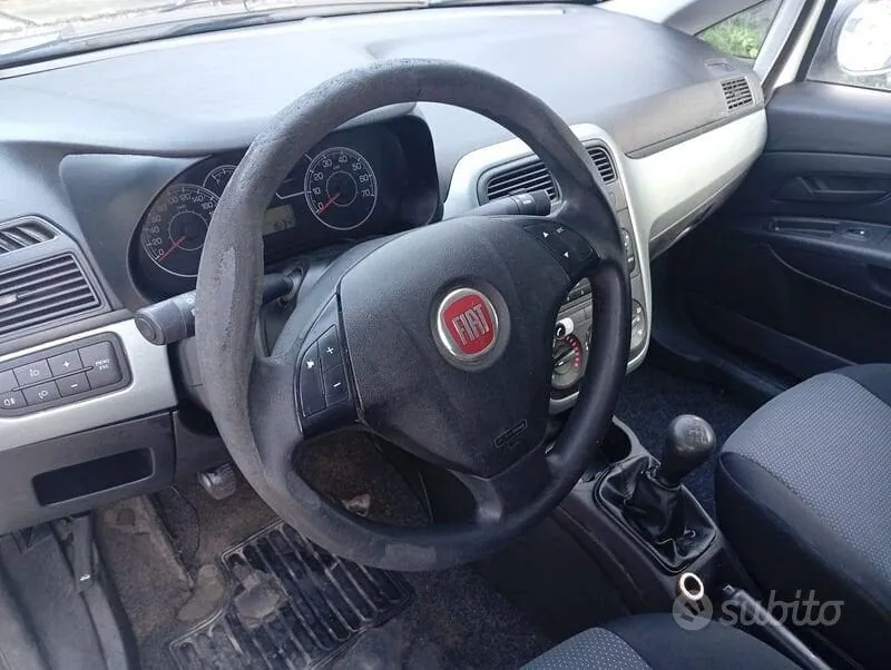 Fiat Grande Punto 2010 photo 4
