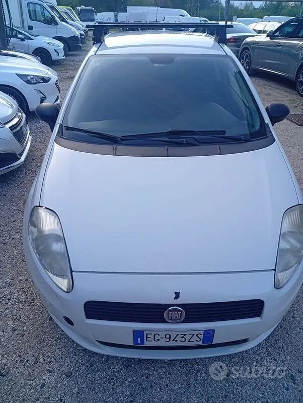 Fiat Grande Punto 2010 photo 3