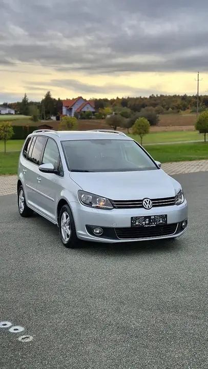 Volkswagen Touran 2011 photo 3