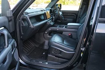 Land Rover Defender 2023 photo 5