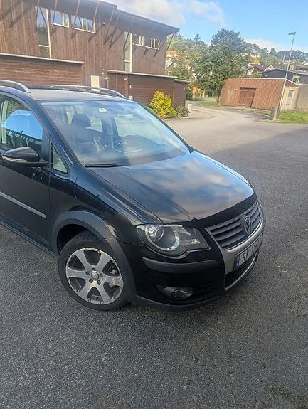 Volkswagen Touran 2010 photo 2