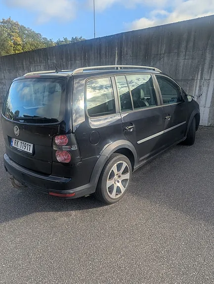 Volkswagen Touran 2010 photo 3