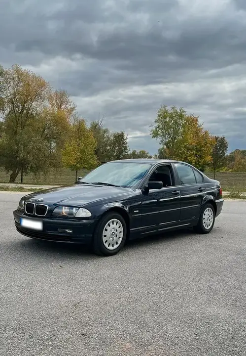 BMW 318I