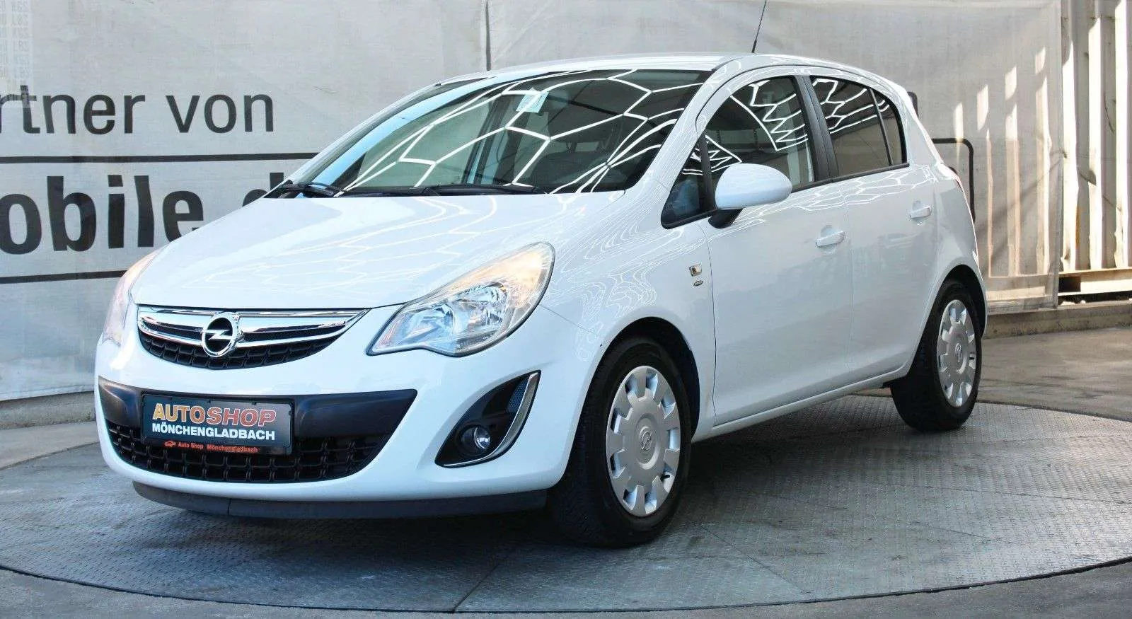 Opel Corsa D 2011 photo 3