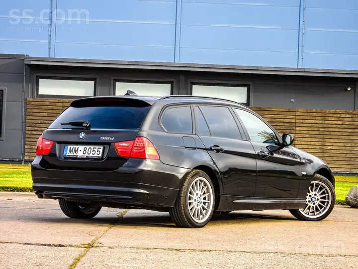 BMW 318D 2010 photo 4