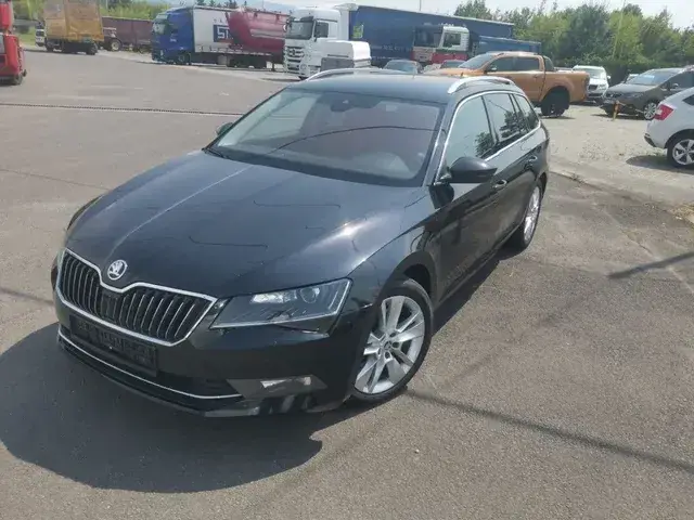 Skoda Superb Combi 2018 photo 2