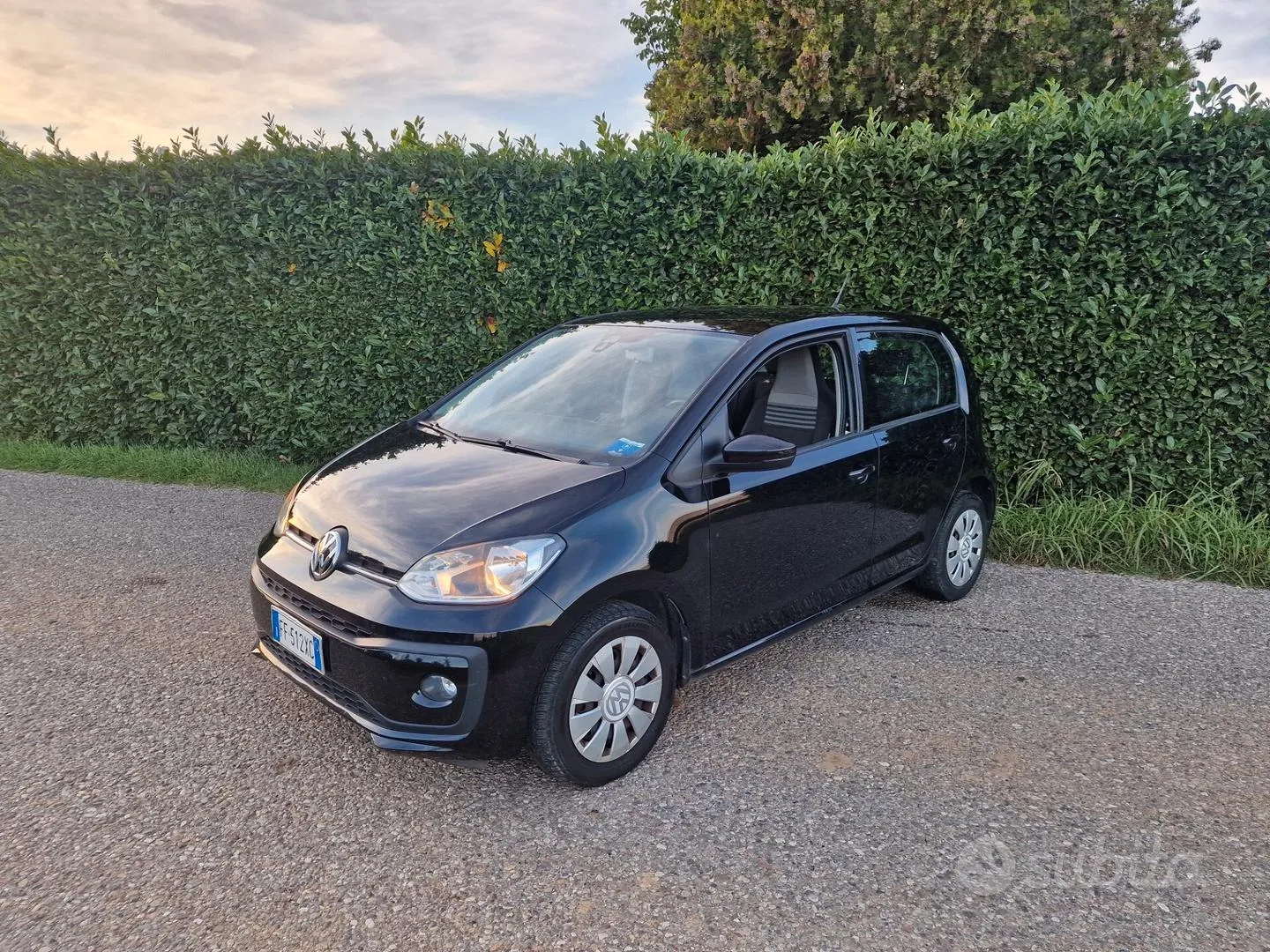 Volkswagen Up 2016 photo 3