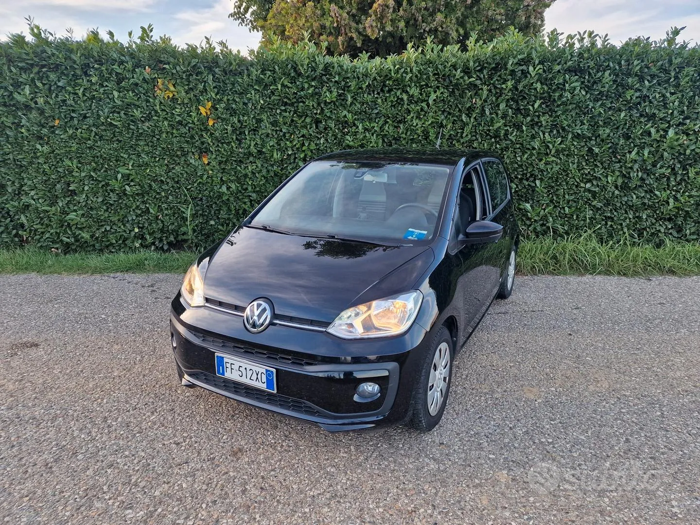 Volkswagen Up 2016 photo 2