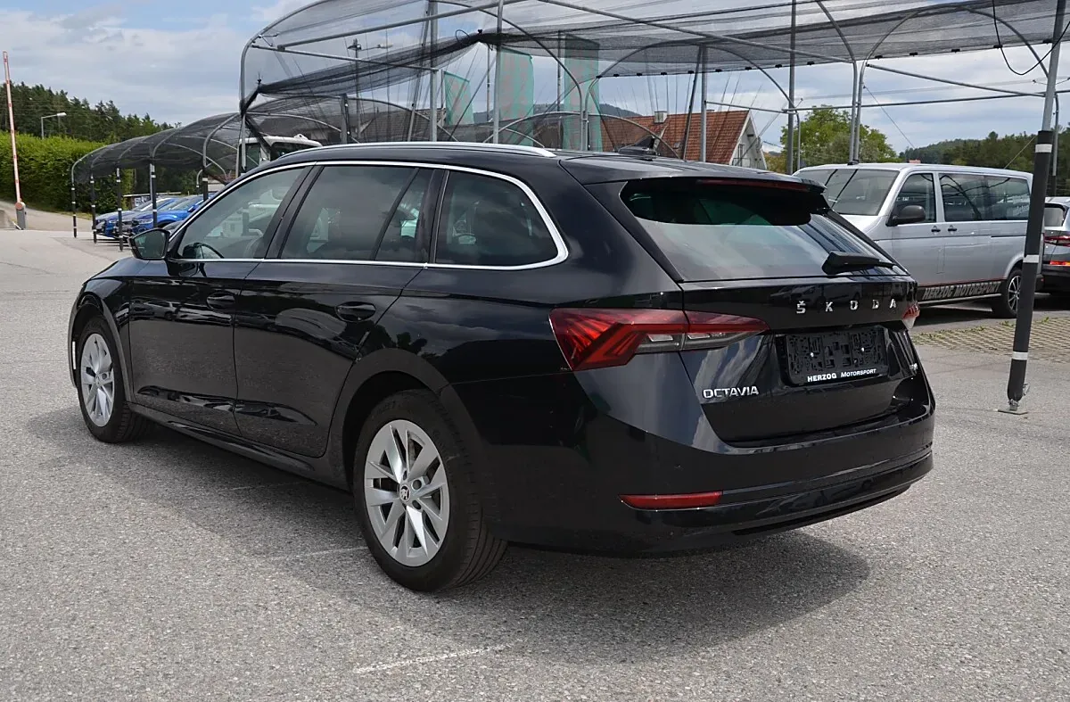 Skoda Octavia 2023 photo 3