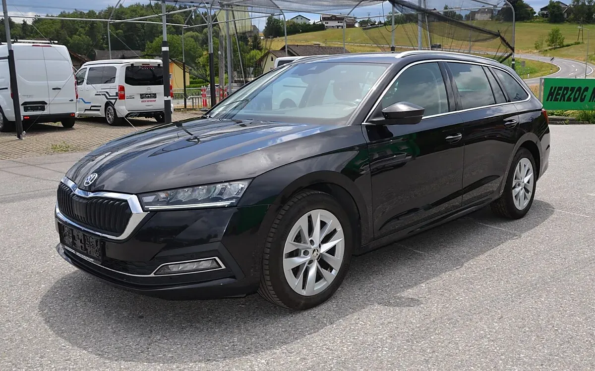 Skoda Octavia 2023 photo 2
