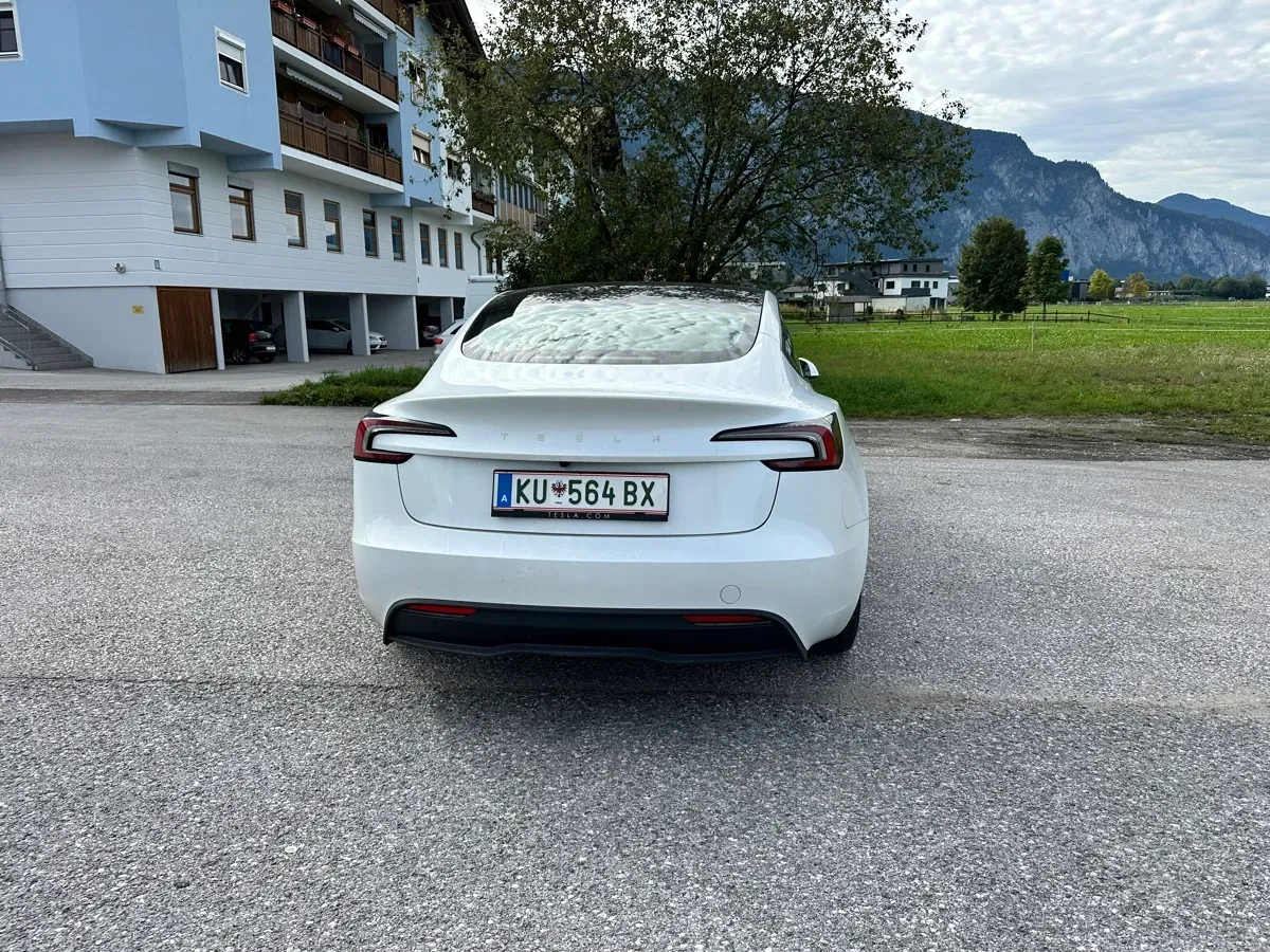 Tesla Model 3 2025 photo 2