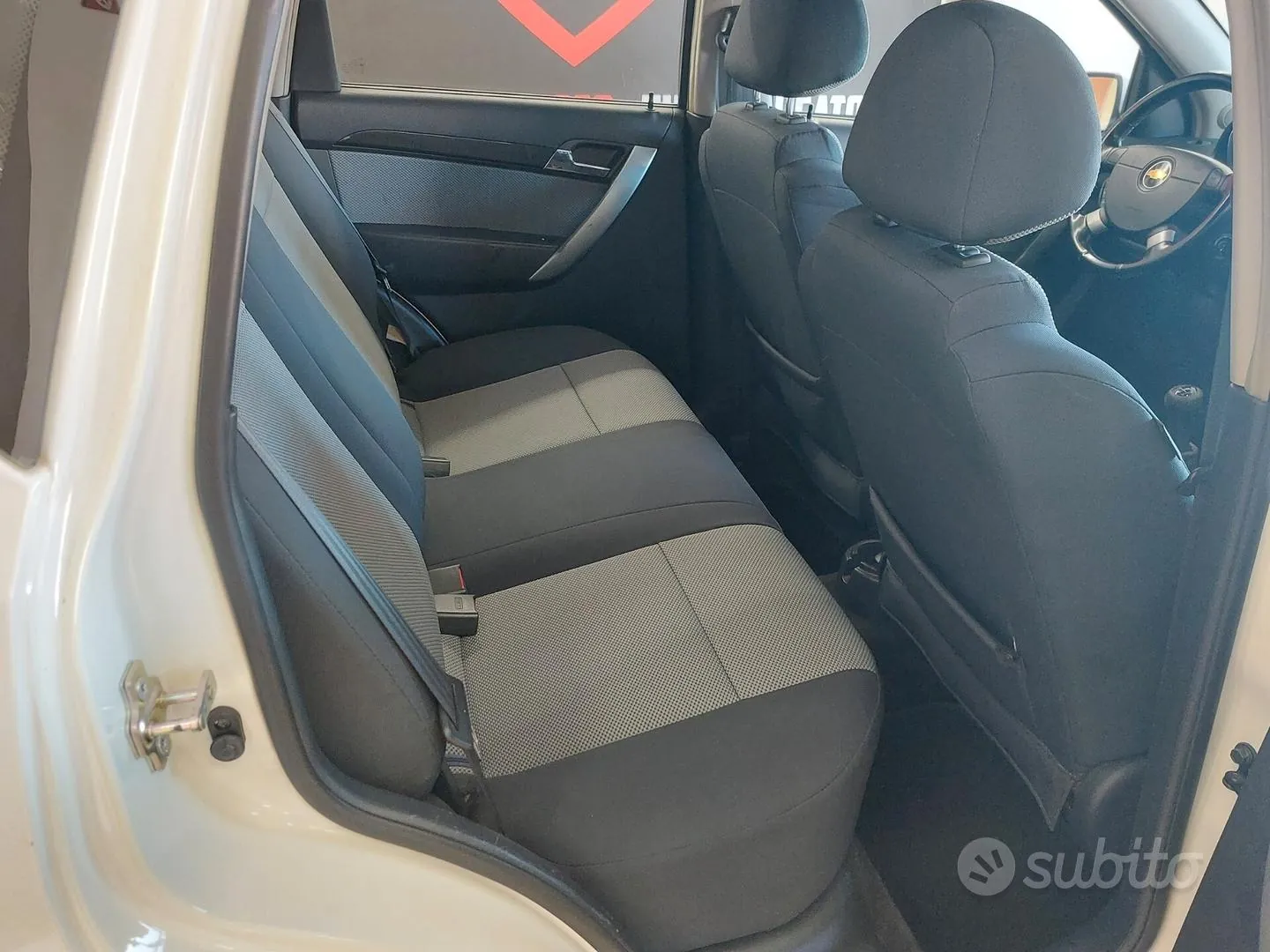 Chevrolet Aveo 2010 photo 2