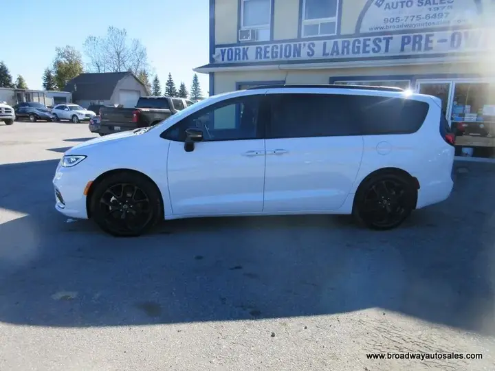 Chrysler Pacifica 2025 photo 4