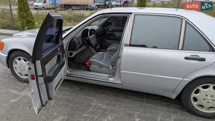 Mercedes-Benz S-Class 1993 photo 3