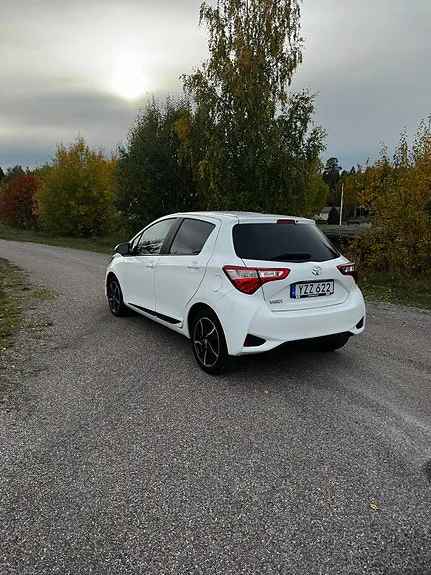 Toyota Yaris 2017 photo 2