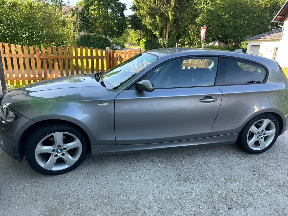 BMW 1 Series 2009 photo 2